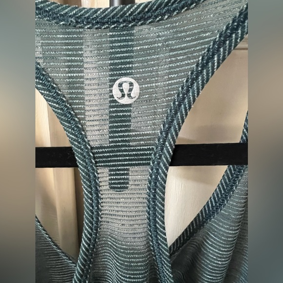 027 LuLuLemon Navy Striped Long Distance Tank - Picture 3 of 5